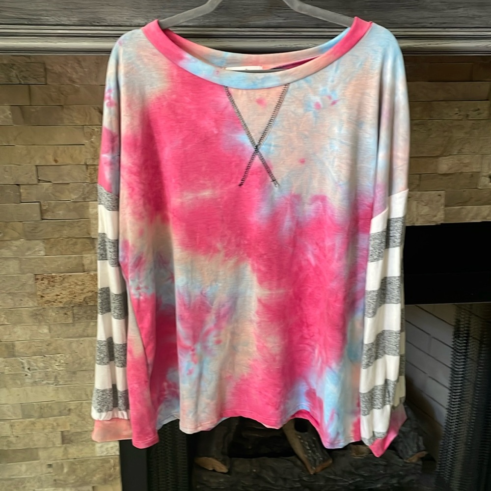 Haptics tie die top with gray and white striped sleeves